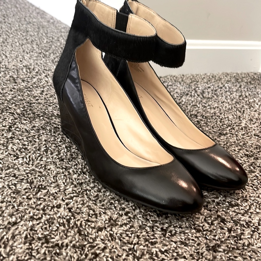 Nine West Women's  Dress Pump with Strap with zipper leather/cow/fur/upper